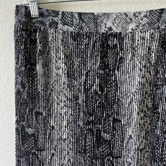 Anthropologie | Skies Are Blue Pleated Side Slit Snake Print Skirt - Picture 5 of 12